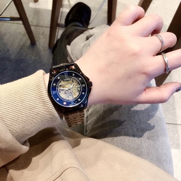 ブランド時計背面デザイン